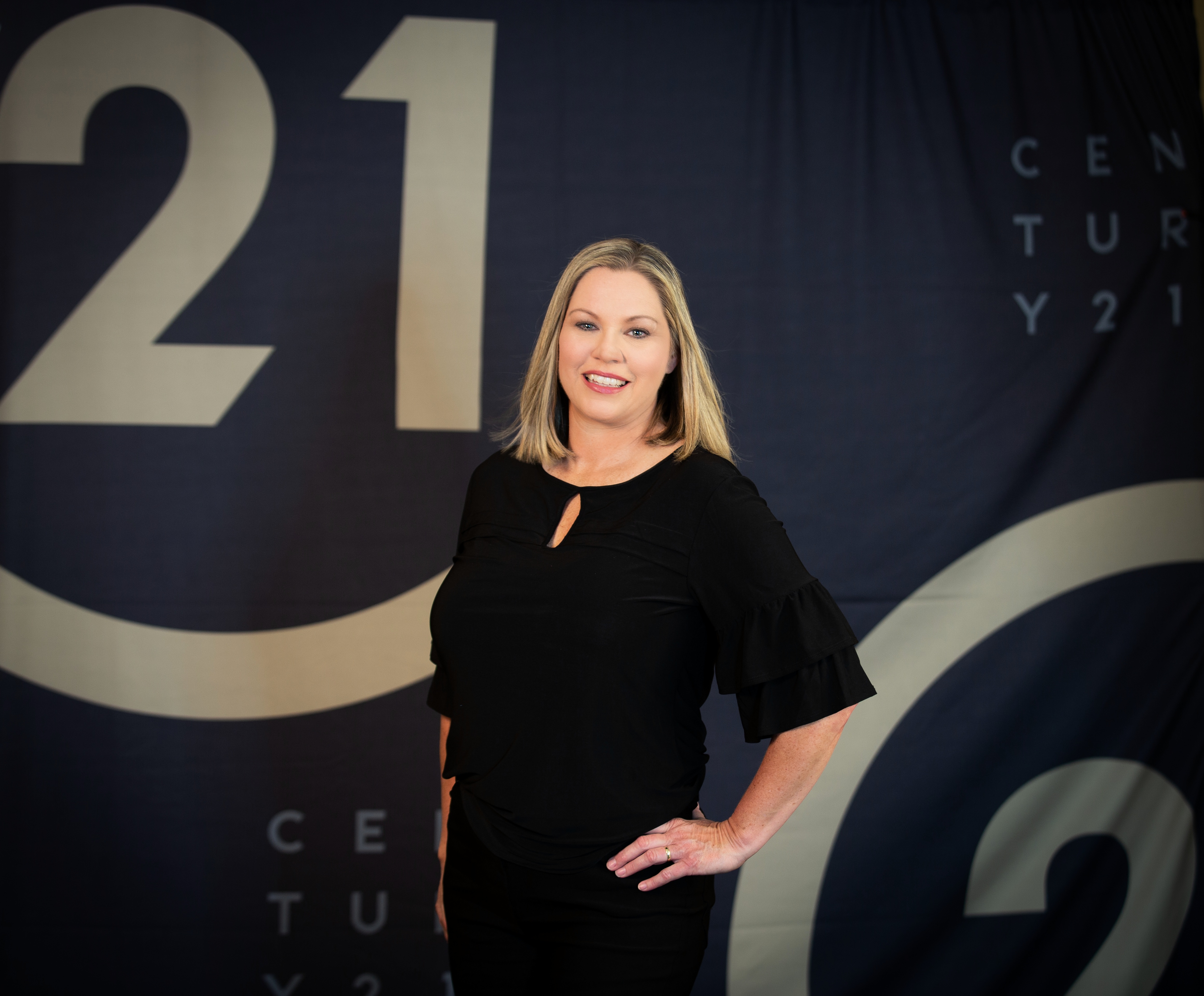 Renee Hunter - Real Estate Agent - CENTURY 21 Real Estate