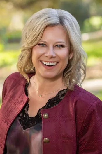 Jessica Hooley, Sales Associate at Coldwell Banker Realty