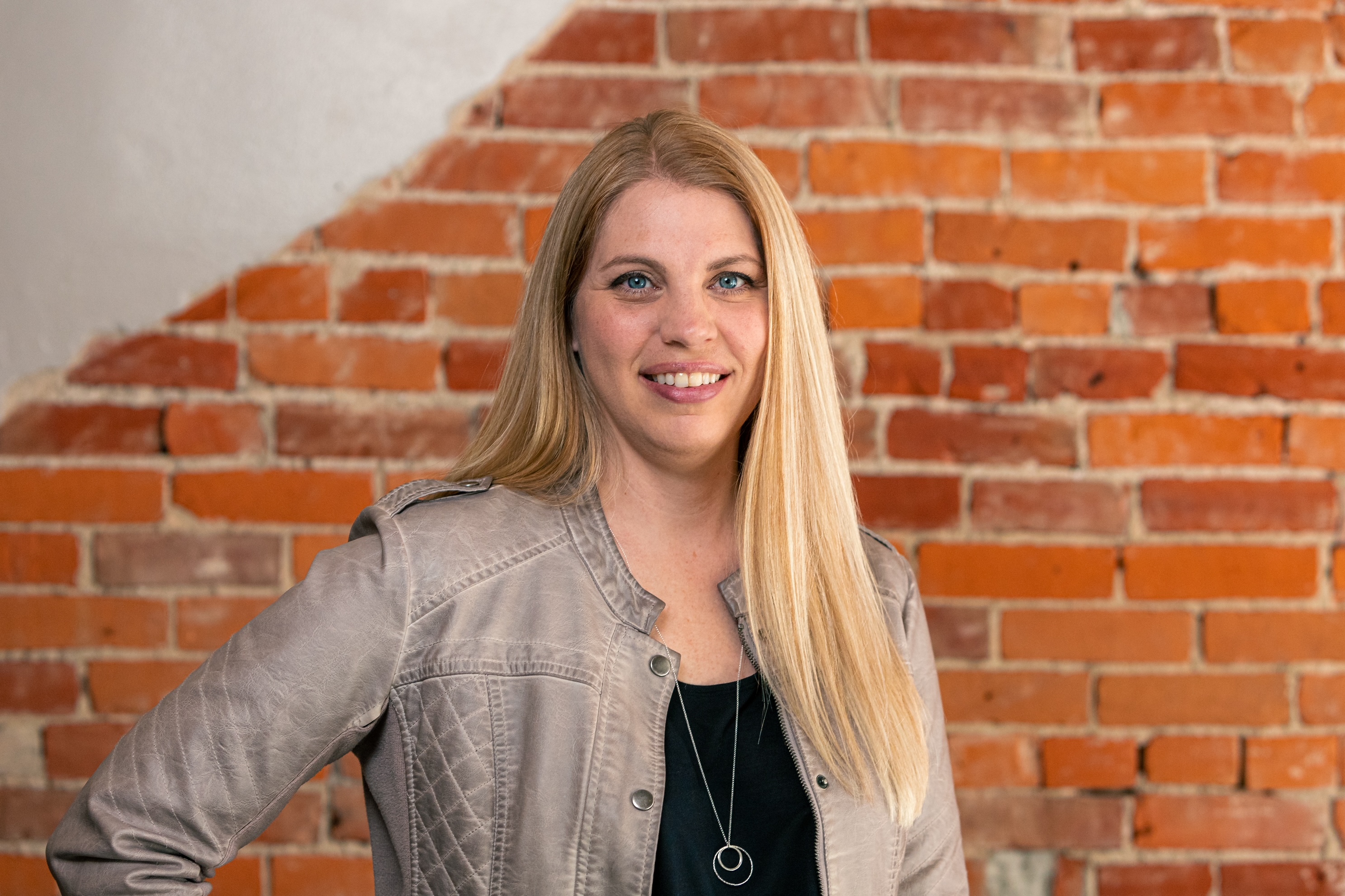 Laura Longsdorf - Real Estate Agent - CENTURY 21 Real Estate