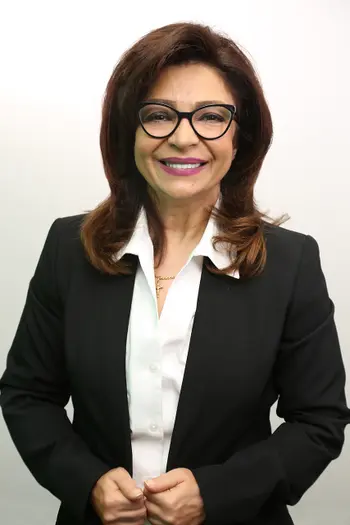 Nelly Nazloomian