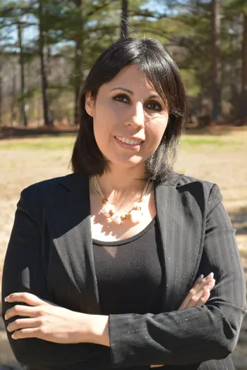 Yvonne FLORES