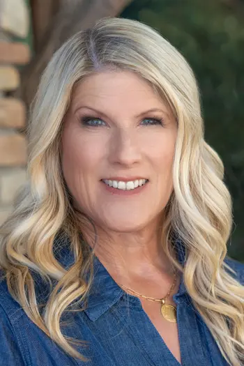Julie Lewis-Grenz