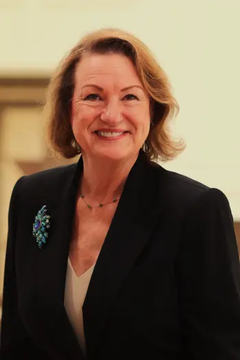 Lisa Barnes