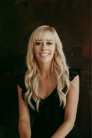 Mandi Lee