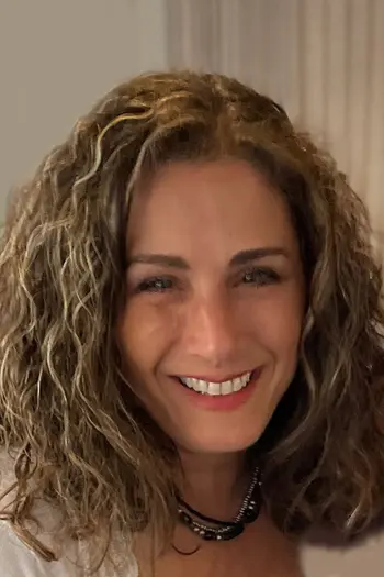 Gina Leoniy