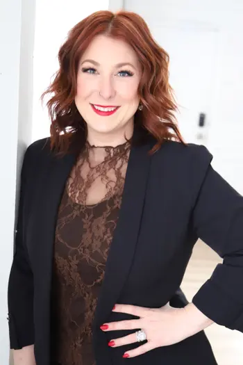 Elise Kukura