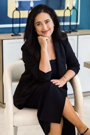 Eva Mullins