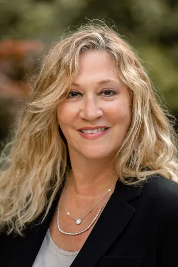 Suzanne Summers