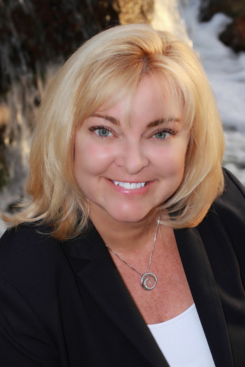 Lynette Fox