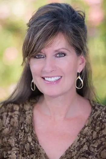 Dayna Schnur