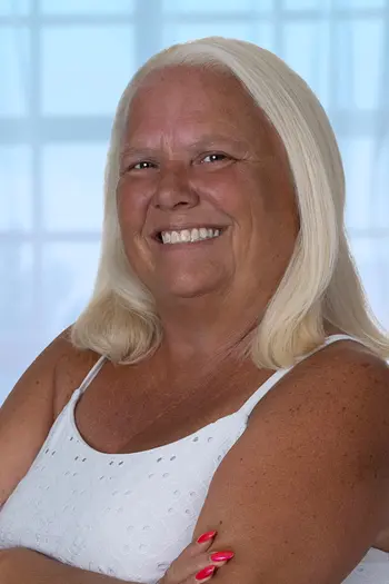Tracy Earle-Crowell
