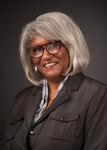 Gloria Holt