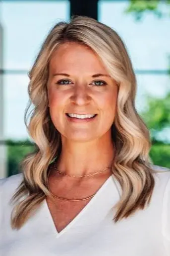 Jennifer Deckbar