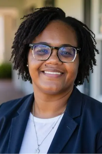 Dee Akindoyo