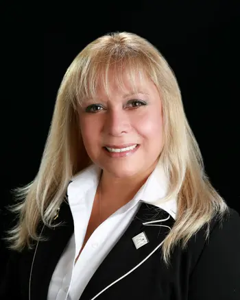 Elena Lynch