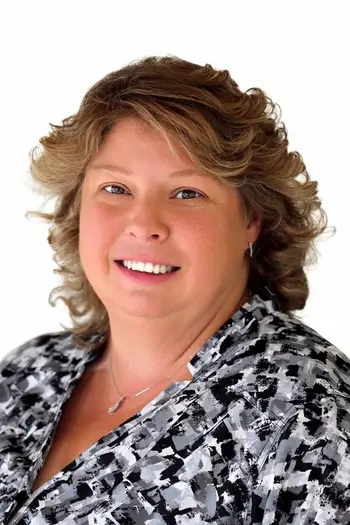 Jennifer Holt