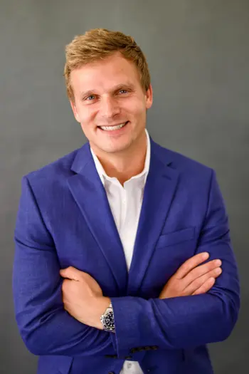 Andrew Becker