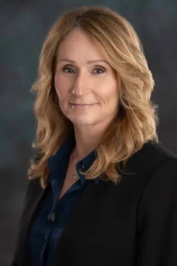 Lisa Westveer