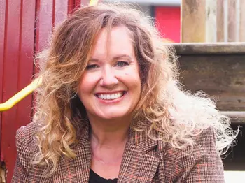 Leslie Bond Strychar