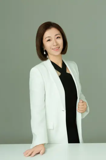 Yunhang "Eva" Hou-LU