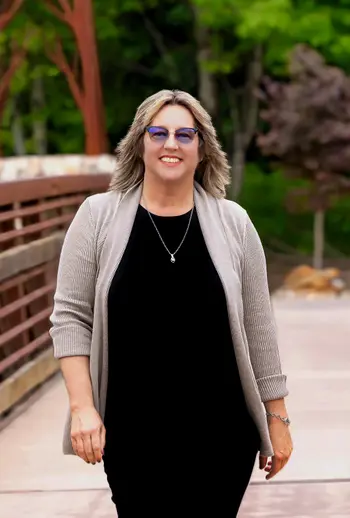 TRACY SZILAGYI