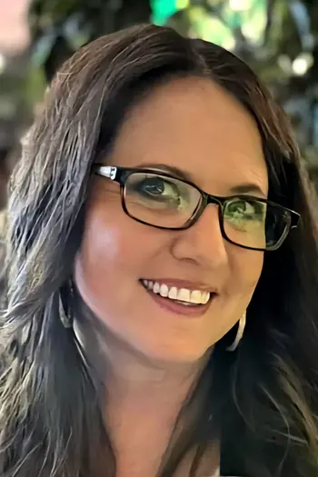 Angela Jacob