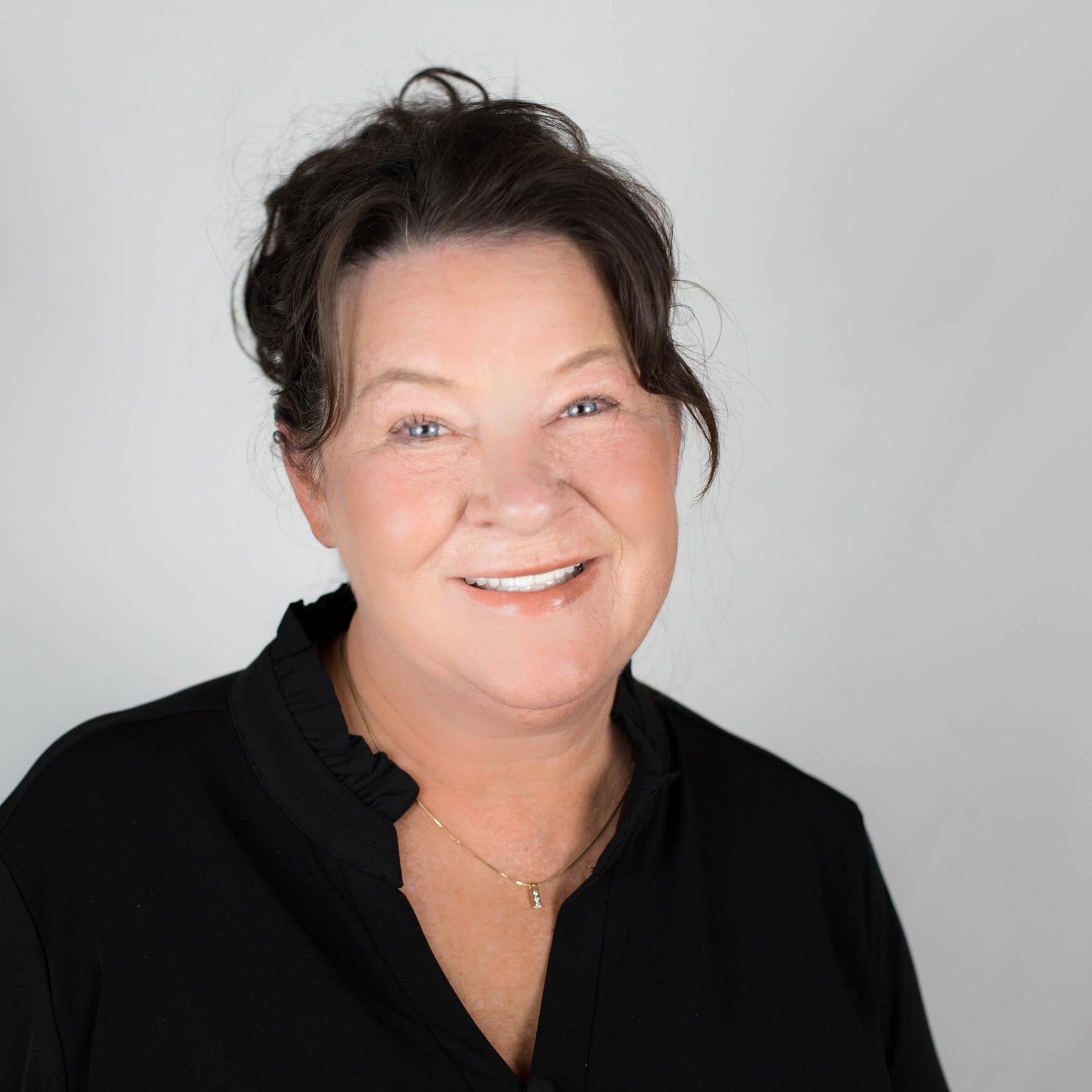 Tracy Whitford,  in Hiawatha, Graf Real Estate ERA Powered