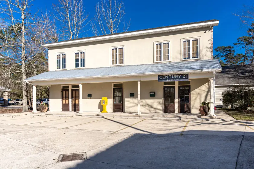 CENTURY 21 Lakeshore