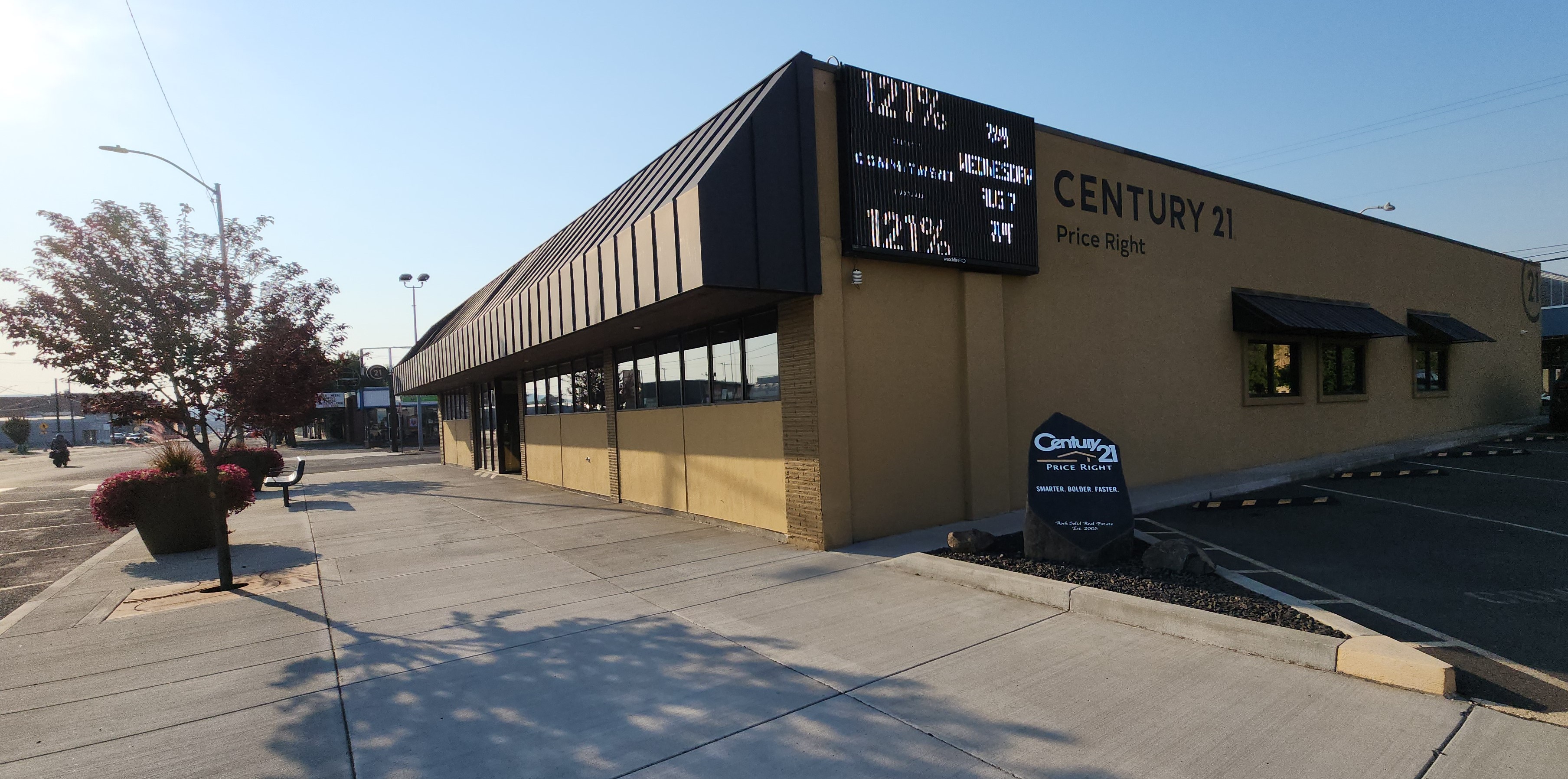 CENTURY 21 Price Right