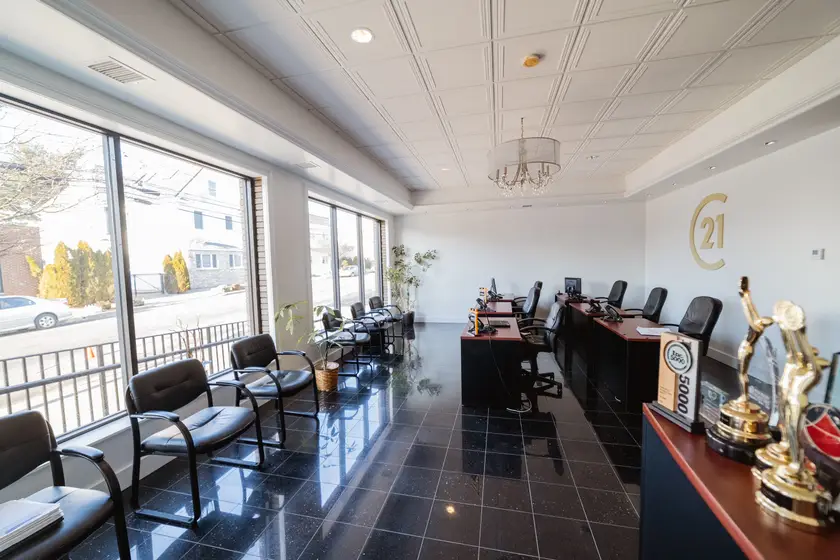 CENTURY 21 JR Gold Team Realty