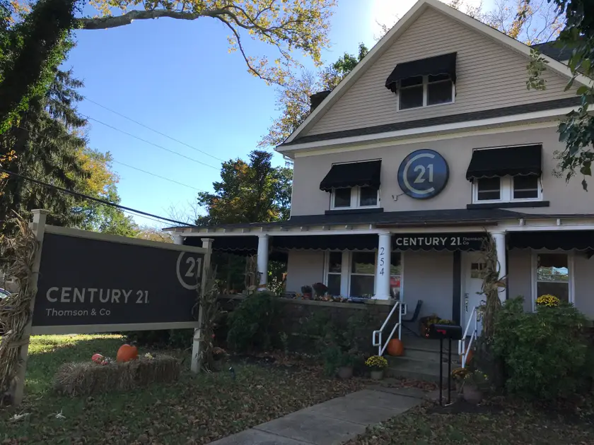 CENTURY 21 Thomson & Co