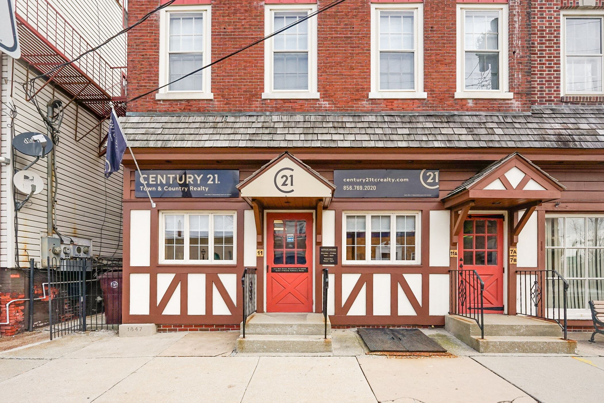 CENTURY 21 Town & Country Realty