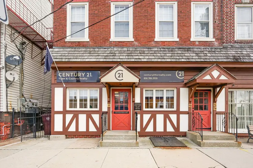 CENTURY 21 Town & Country Realty