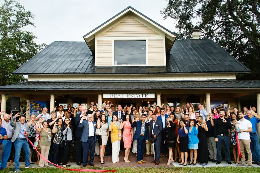 CENTURY 21 Wolf's Crossing Realty