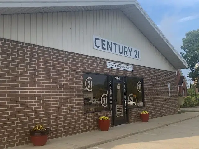 CENTURY 21 Town & Country Realty