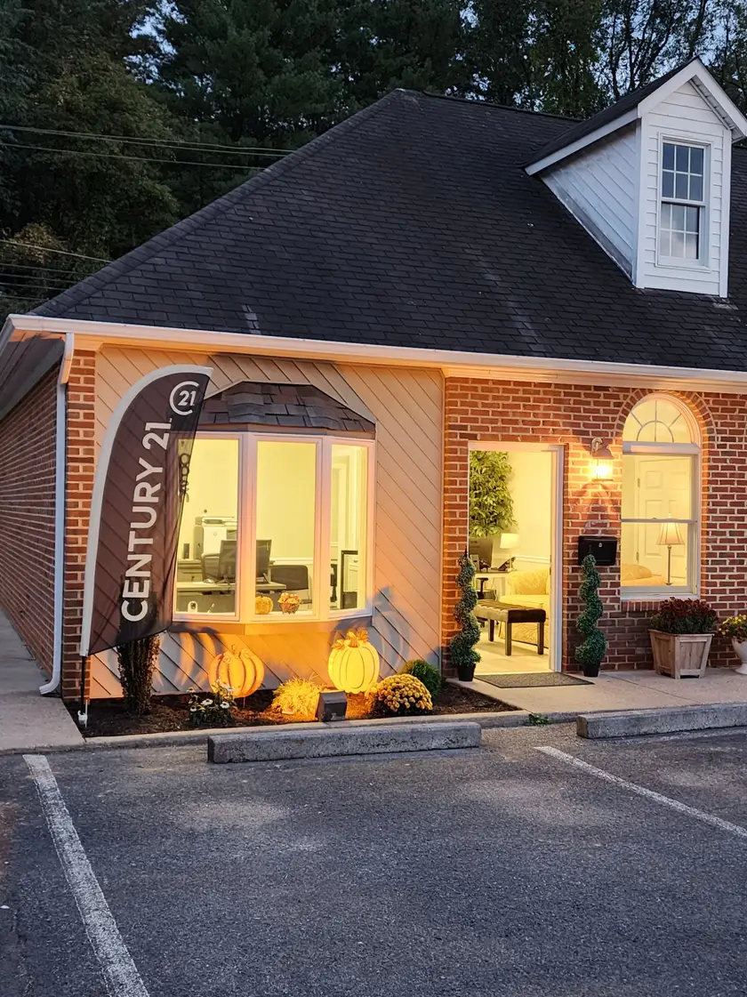 CENTURY 21 Diamond Real Estate