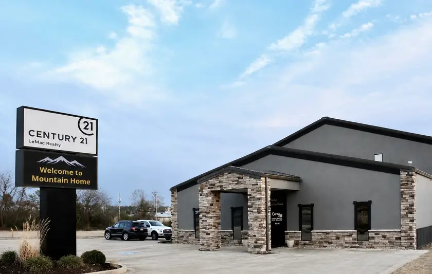 CENTURY 21 LeMac Realty