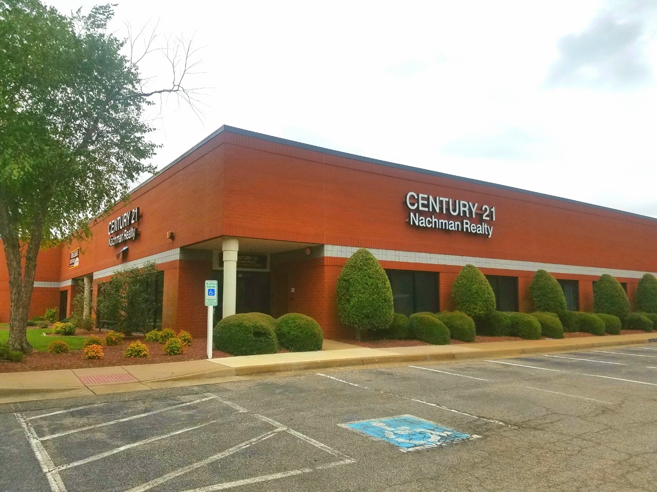 CENTURY 21 Nachman Realty